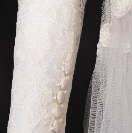 Wedding dress, 2009.15.01 a-c (detail)