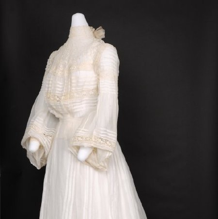 Wedding dres, 1979.02.01 a-c